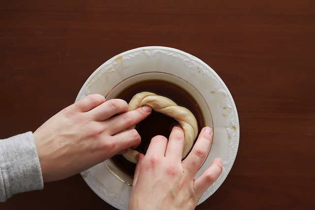 Simit Sesame Bread Ring by Olga Irez of Delicious Istanbul