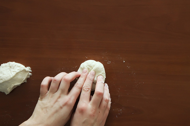 Simit Sesame Bread Ring by Olga Irez of Delicious Istanbul769894_307b5139a6.jpg[/img][/url]