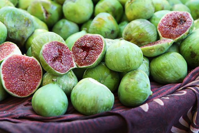 Fresh Figs at Alacati Market by Olga Irez of Delicious Istanbul 