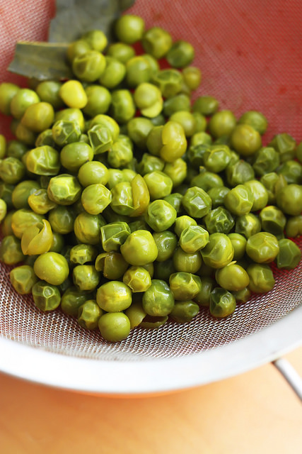 Cooked peas by Olga Irez of Delicious Istanbul